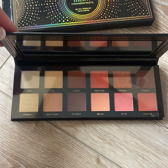 New Ace Beaute Serenity Eyeshadow Palette - Picture 3 of 5